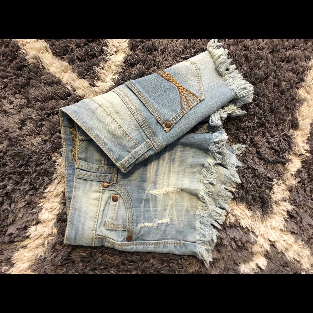 Mediumwash blue shorts